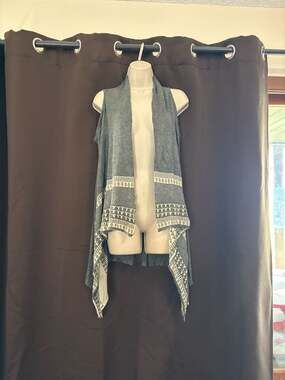 STACCATO Grey Sleeveless Open Front Draped Vest with Tribal Geometric Pattern